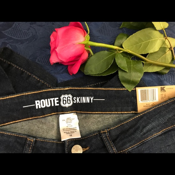 Dark Blue Short Skinny Leg Mid Rise Jeans NWT 12S - Picture 3 of 7